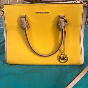 Like new only worn a few times Michael kors yellow and tan crossbody/shoulder